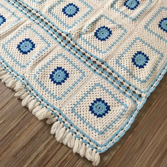Granny Square Crochet Loveseat Sofa Chair Shape Cover Vintage Phentex Blue/White - Picture 4 of 5